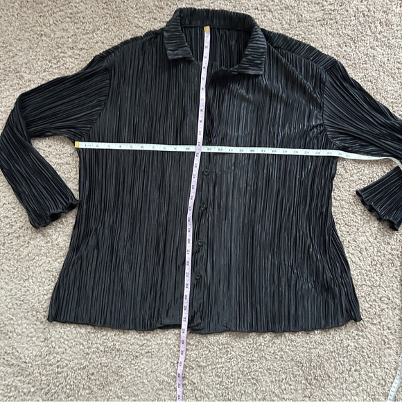 No Boundaries Black Soot Plisse Button Up Shirt Size Medium - Picture 7 of 8